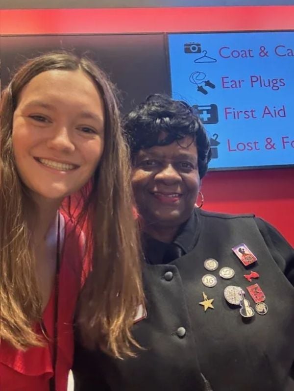 Lindsey Robinson 1.jpg